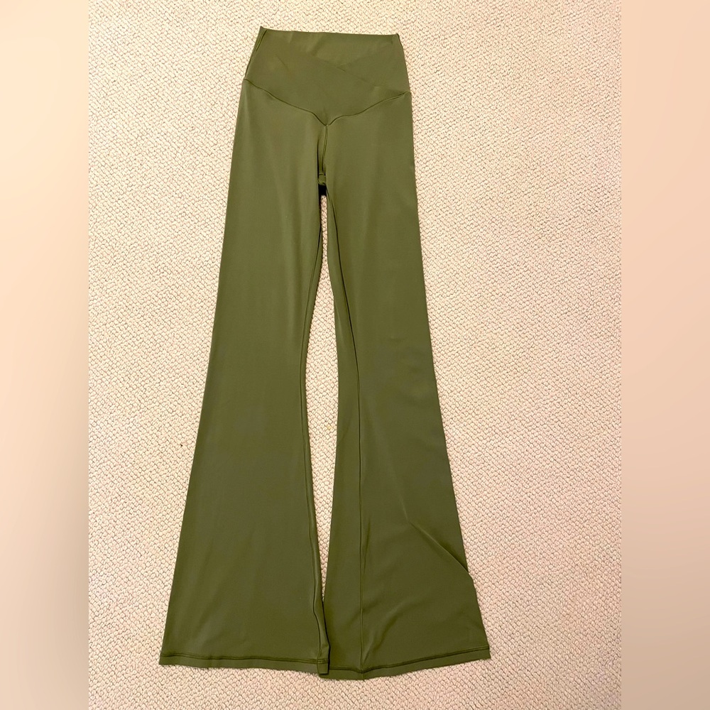 Aerie offline flared yoga pants size size medium